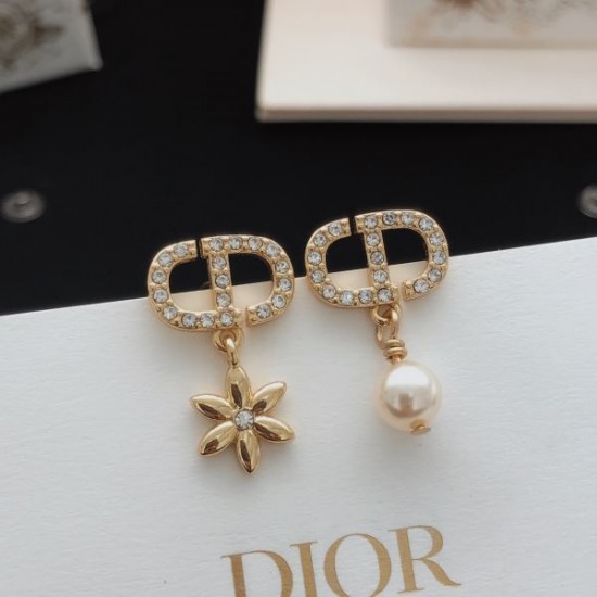 2026新品 イヤリング DIOR ディオール 大人の色気を引き立てる印象的デザイン