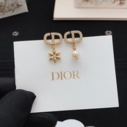 2026新品 イヤリング DIOR ディオール 大人の色気を引き立てる印象的デザイン