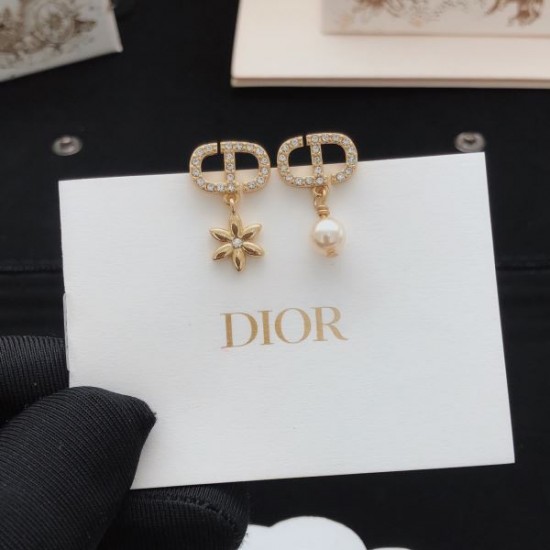 2026新品 イヤリング DIOR ディオール 大人の色気を引き立てる印象的デザイン