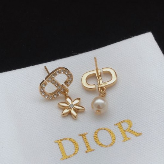 2026新品 イヤリング DIOR ディオール 大人の色気を引き立てる印象的デザイン