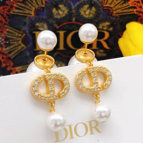 2026新品 イヤリング DIOR ディオール 高級感あるスタイルでエレガントに