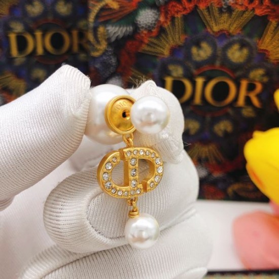 2026新品 イヤリング DIOR ディオール 高級感あるスタイルでエレガントに