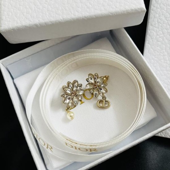 2026新品 イヤリング DIOR ディオール 印象に残る独特なデザイン