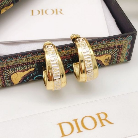 2026新品 イヤリング DIOR ディオール 心惹かれる洗練されたスタイル