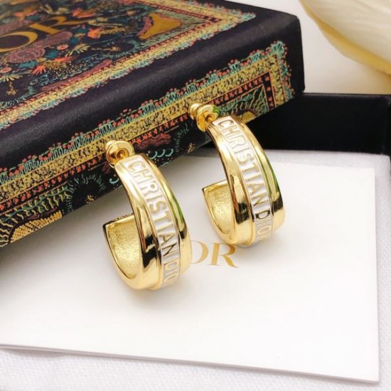 2026新品 イヤリング DIOR ディオール 心惹かれる洗練されたスタイル