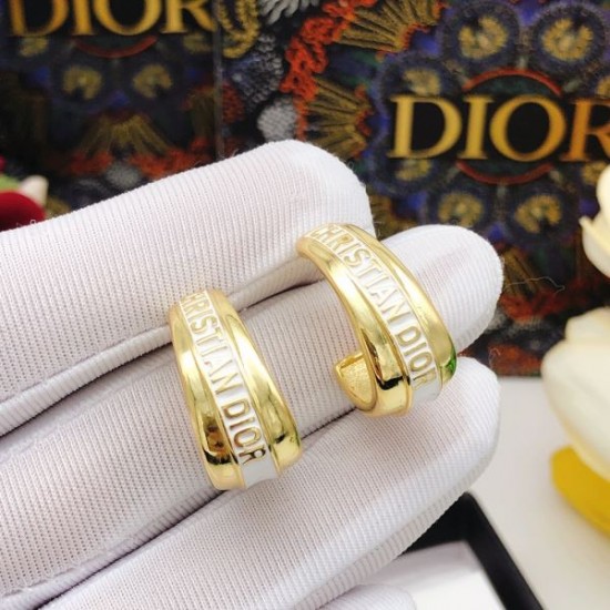 2026新品 イヤリング DIOR ディオール 心惹かれる洗練されたスタイル