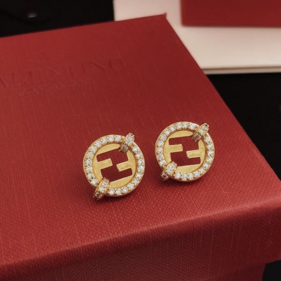 2026新品 イヤリング FENDI フェンデイ ファッション感満載！注目アイテム