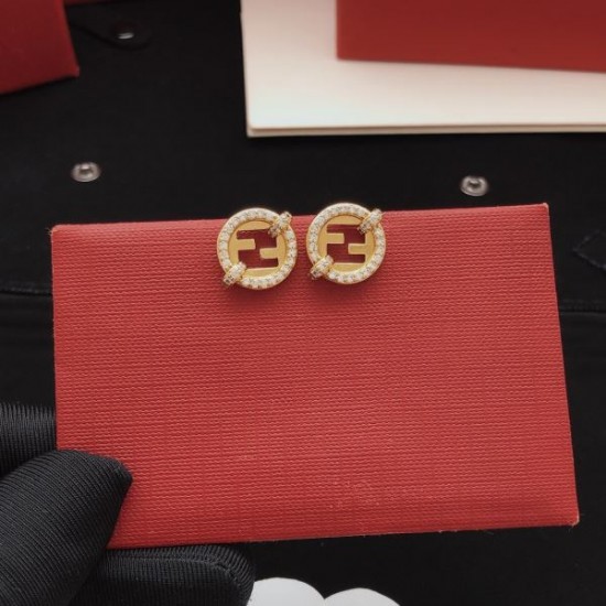 2026新品 イヤリング FENDI フェンデイ ファッション感満載！注目アイテム