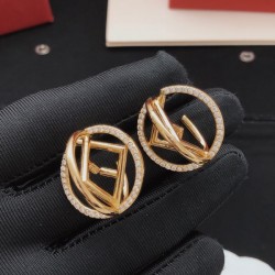 2026新品 イヤリング FENDI フェンデイ スタイルUP効果抜群！おしゃれ必須