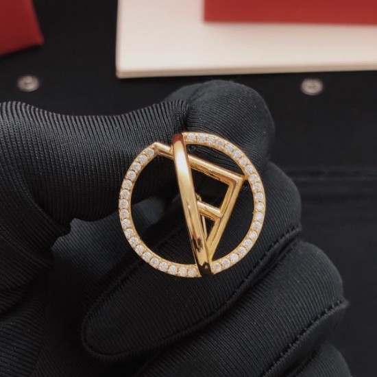 2026新品 イヤリング FENDI フェンデイ スタイルUP効果抜群！おしゃれ必須
