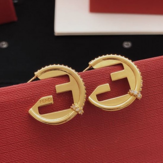 2026新品 イヤリング FENDI フェンデイ おしゃれ上級者にぴったりのデザイン