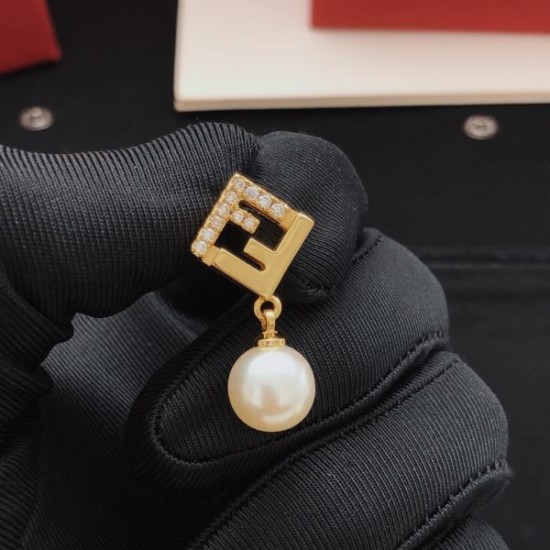 2026新品 イヤリング FENDI フェンデイ 今年流行の人気コーデ必見