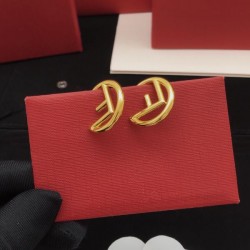 2026新品 イヤリング FENDI フェンデイ 毎シーズン大活躍！飽きのこないデザイン