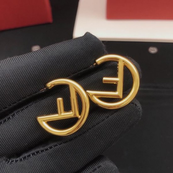 2026新品 イヤリング FENDI フェンデイ 毎シーズン大活躍！飽きのこないデザイン