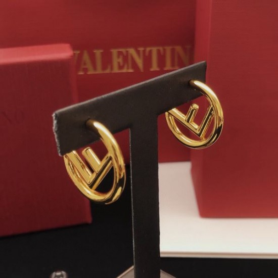 2026新品 イヤリング FENDI フェンデイ 毎シーズン大活躍！飽きのこないデザイン