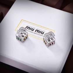 2026新品 イヤリング MIU MIU ミュウミュウ 根強い人気の定番イヤリング