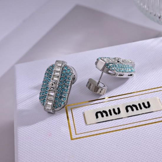 2026新品 イヤリング MIU MIU ミュウミュウ 存在感抜群の主役級デザイン