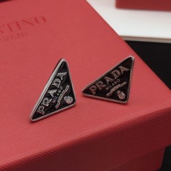 2026新品 イヤリング PRADA プラダ デイリー使いに最適な定番モデル