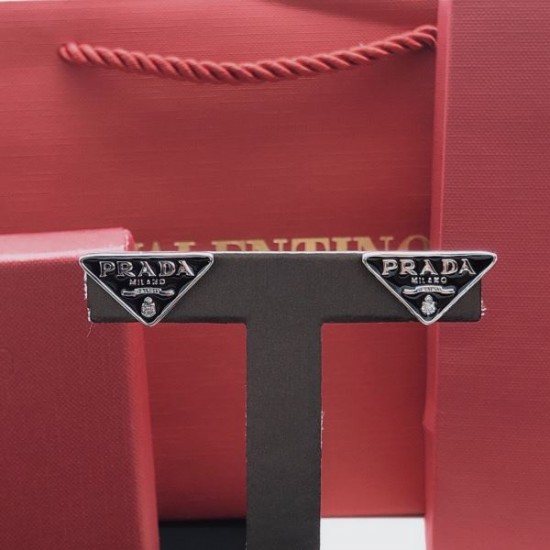 2026新品 イヤリング PRADA プラダ デイリー使いに最適な定番モデル