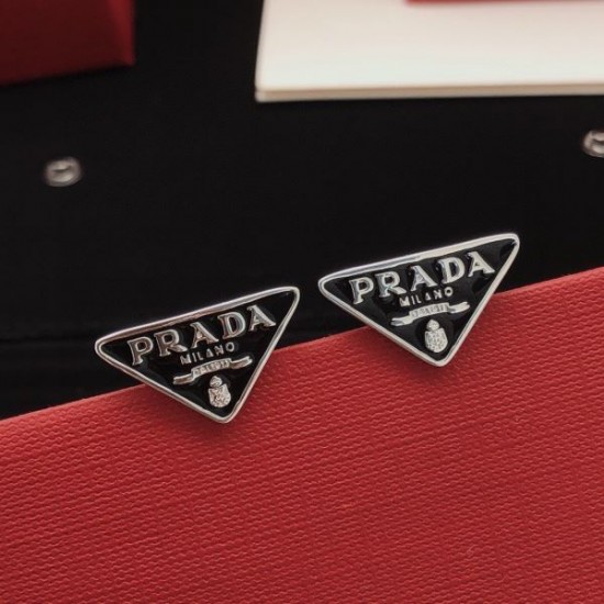 2026新品 イヤリング PRADA プラダ デイリー使いに最適な定番モデル