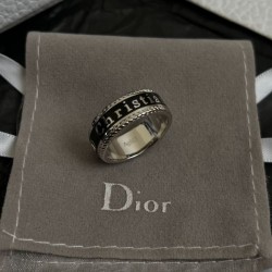 2026新品 リング DIOR ディオール きれいめな印象で着こなせる新作