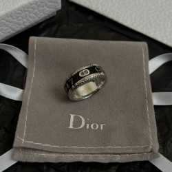 2026新品 リング DIOR ディオール きれいめな印象で着こなせる新作