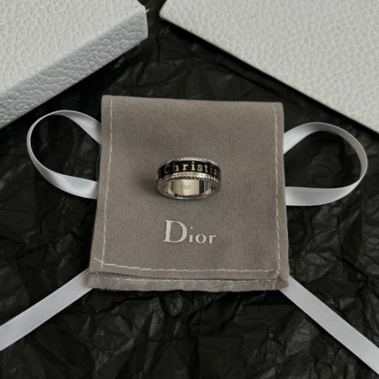 2026新品 リング DIOR ディオール きれいめな印象で着こなせる新作
