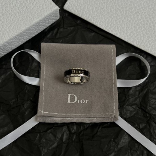 2026新品 リング DIOR ディオール きれいめな印象で着こなせる新作
