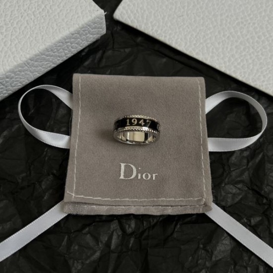 2026新品 リング DIOR ディオール きれいめな印象で着こなせる新作