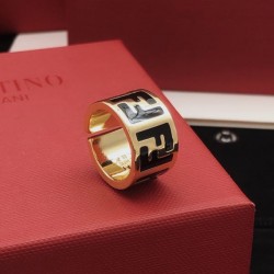 2026新品 リング FENDI フェンデイ トレンドコーディネートに映えるデザイン