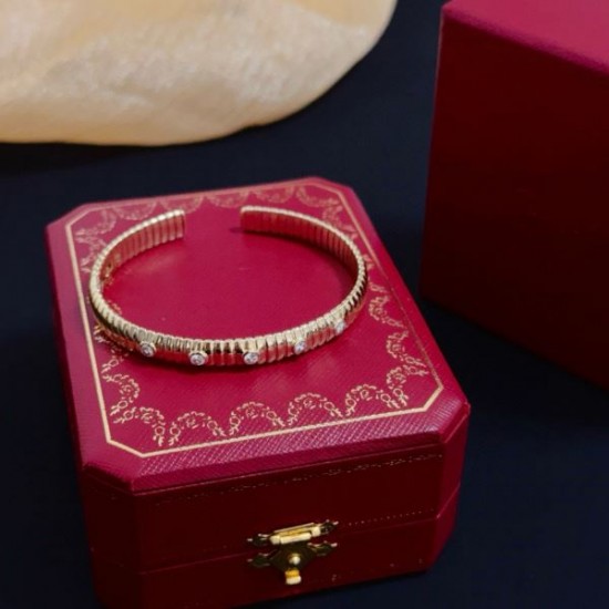 2026新品 ブレスレット CARTIER カルティエ すっきり美しいシルエット