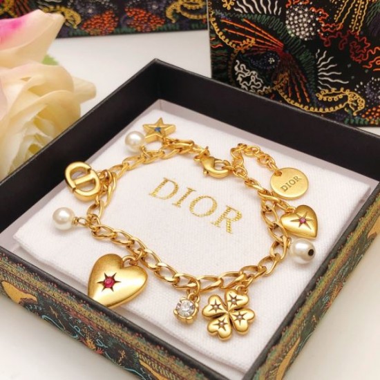 2026新品 ブレスレット DIOR ディオール 今季ファッション感漂う注目モデル