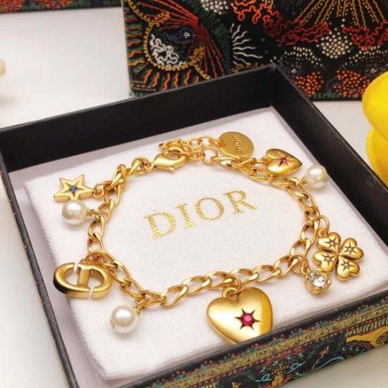 2026新品 ブレスレット DIOR ディオール 今季ファッション感漂う注目モデル