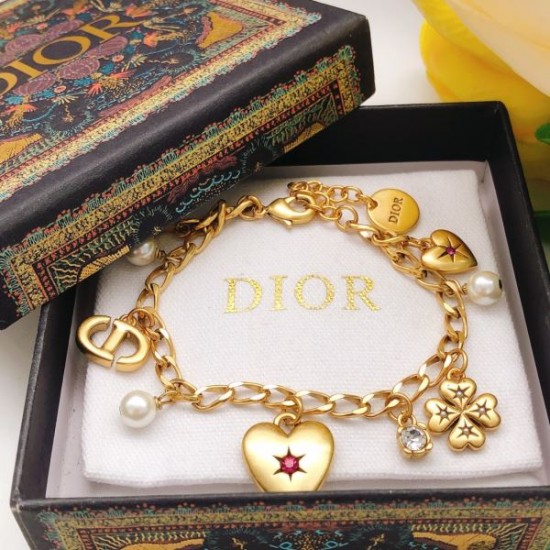 2026新品 ブレスレット DIOR ディオール 今季ファッション感漂う注目モデル