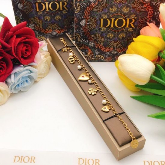 2026新品 ブレスレット DIOR ディオール 今季ファッション感漂う注目モデル