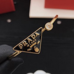 2026新品 ブレスレット PRADA プラダ 今季トレンドを押さえた注目作