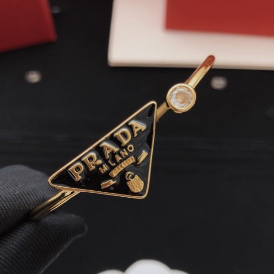 2026新品 ブレスレット PRADA プラダ 今季トレンドを押さえた注目作