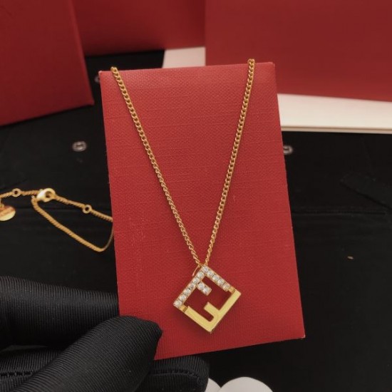 2026新品 ネックレス FENDI フェンデイ カジュアルコーデに最適