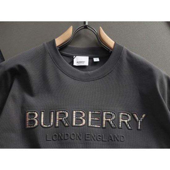 2026新品 半袖Tシャツ BURBERRY バーバリー 明るい雰囲気があり、春夏にぴったりの一枚