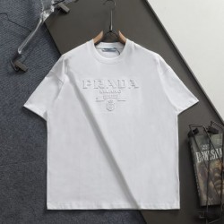 2026新品 半袖Tシャツ PRADA プラダ セール、早い者勝ちでお得に手に入れよう