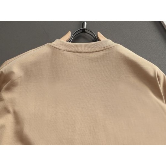 2026新品 半袖Tシャツ PRADA プラダ セール、早い者勝ちでお得に手に入れよう