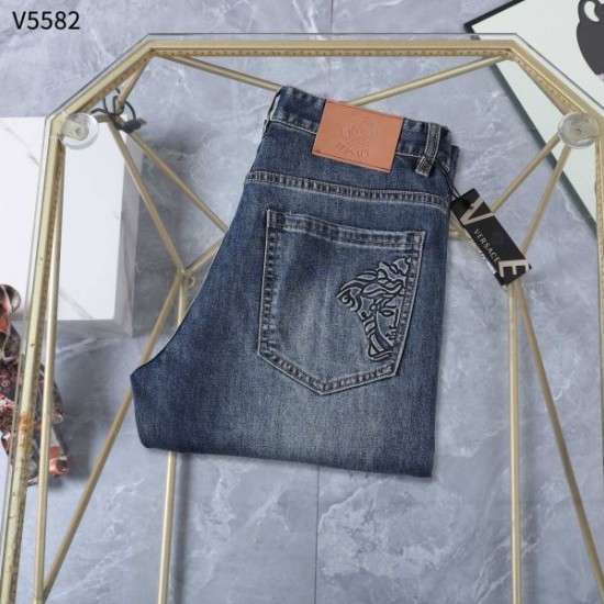 2026新品 ジーンズ VERSACE ヴェルサーチェ 完売必至の大人気アイテム！