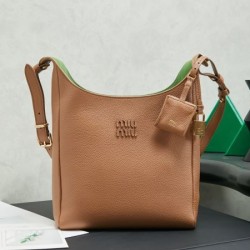2026新品 トートバッグ MIU MIU ミュウミュウ トレンド感満載 洗練デザイン