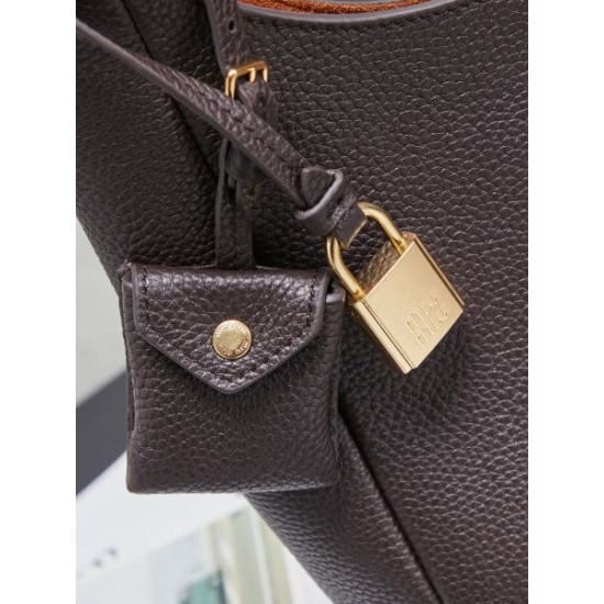 2026新品 トートバッグ MIU MIU ミュウミュウ トレンド感満載 洗練デザイン