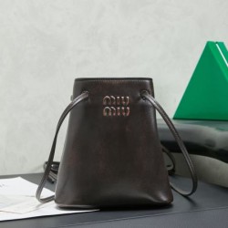 2026新品 バックパック MIU MIU ミュウミュウ フェミニンモード 洗練デザイン