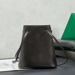 2026新品 バックパック MIU MIU ミュウミュウ フェミニンモード 洗練デザイン