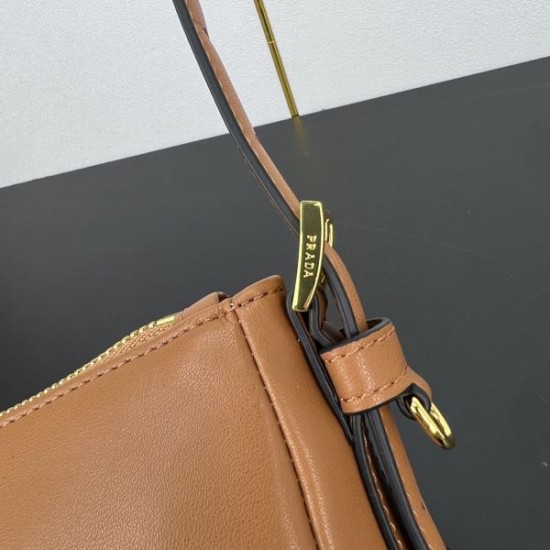 2026新品 トートバッグ PRADA プラダ 定番人気 ミニマル高級感