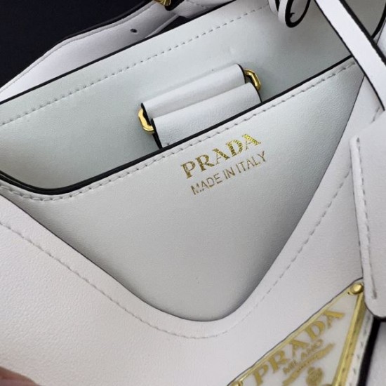 2026新品 トートバッグ PRADA プラダ モダン洗練 トレンドモデル