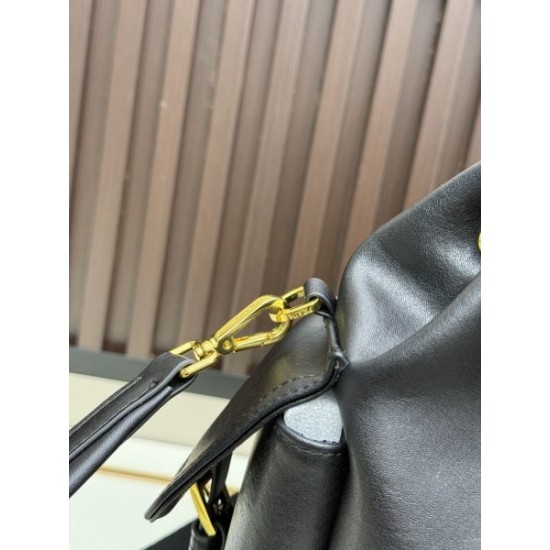 2026新品 バックパック PRADA プラダ ミニマル洗練 高級感スタイル