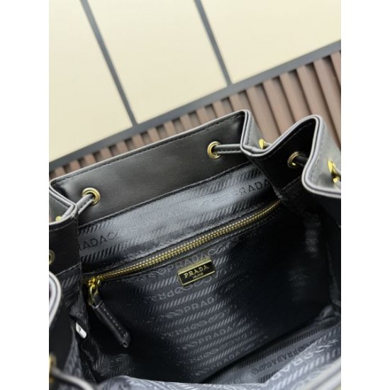 2026新品 バックパック PRADA プラダ ミニマル洗練 高級感スタイル